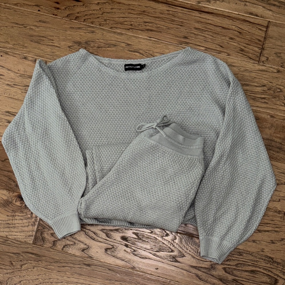 PrettyLittleThing Light Gray Crew Neck Sweater Set